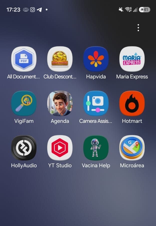 Tela inicial de um celular com o ícone do Minha Microárea entre os outros aplicativos